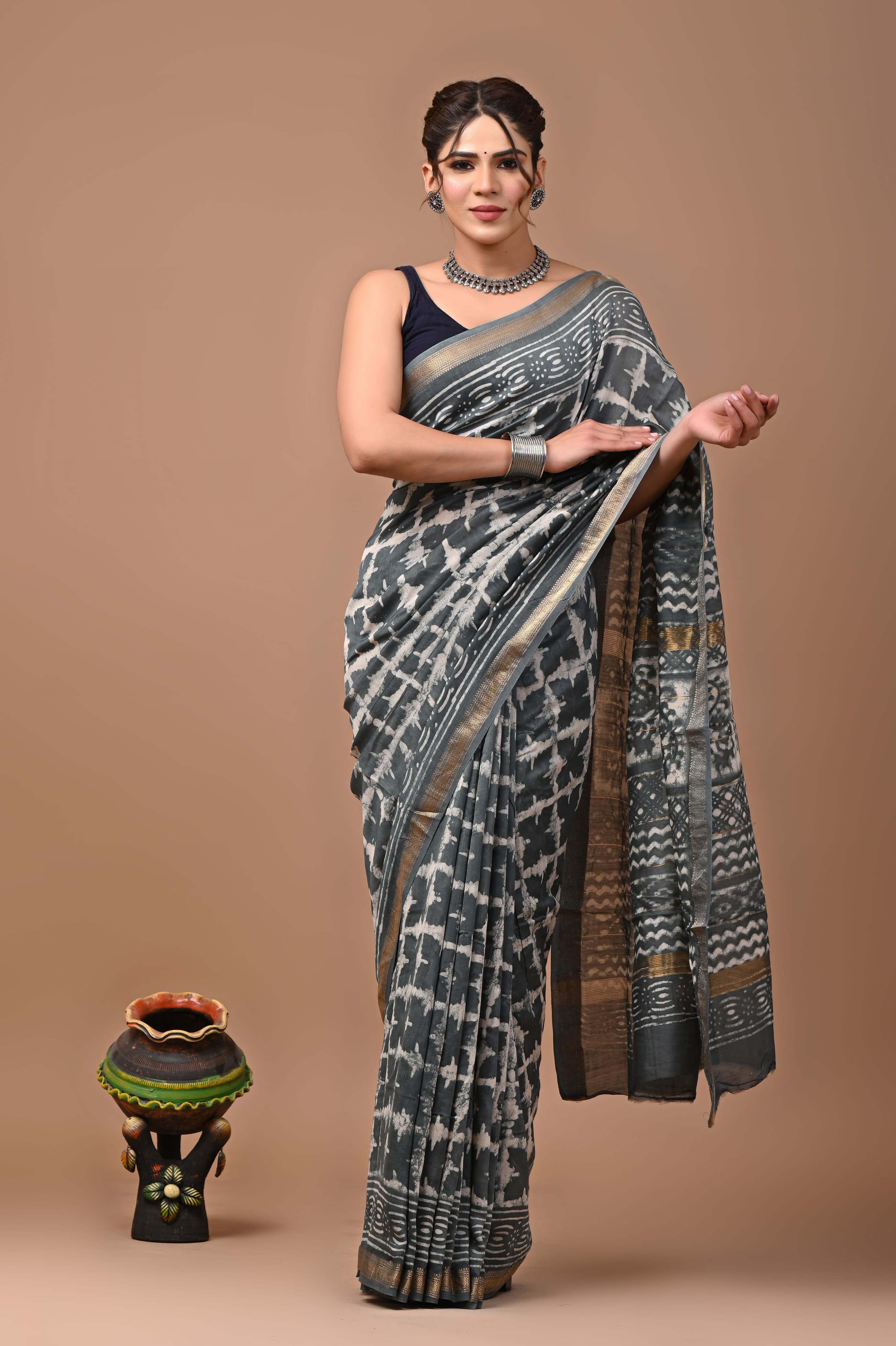 Charcoal Grey Maheshwari Silk Saree with Abstract Tie-Dye Print